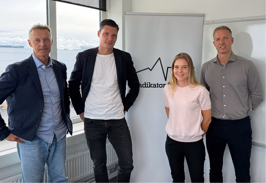 Nina Bergman and Fredrik Lövgren from Tången together with two representatives from Indikator.